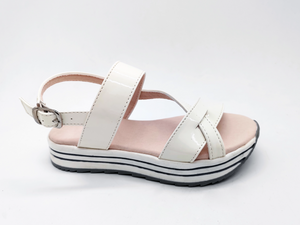 Weiße minimalistische modische Damensandalen mit Schnallenriemen
