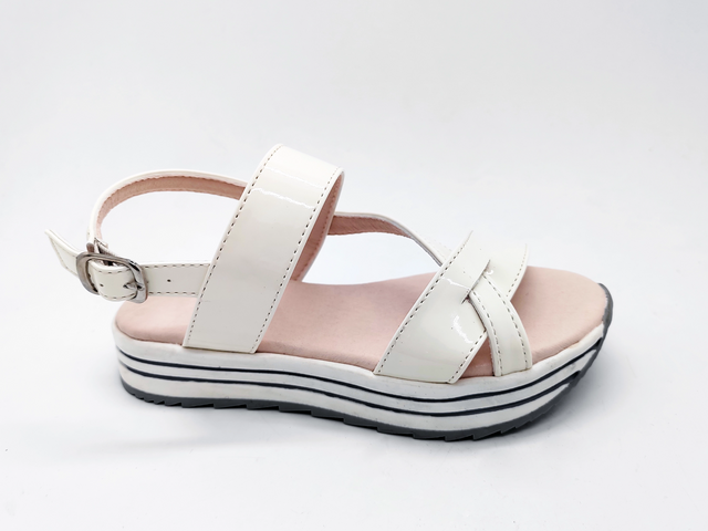 Weiße minimalistische modische Damensandalen mit Schnallenriemen