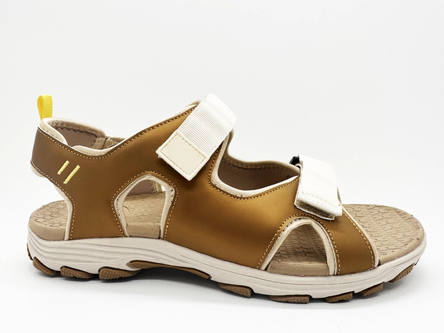Bequeme, schlanke und vielseitige Jungen-Sandalen mit Magic-Tape-Verschluss in Kamel