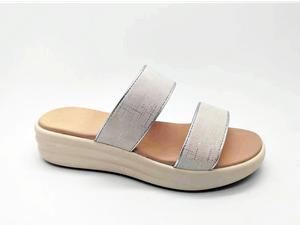Ästhetische Bedürfnisse, visuelle Verlängerung der Beinlinie, Erhöhung der Höhe der Damensandalen