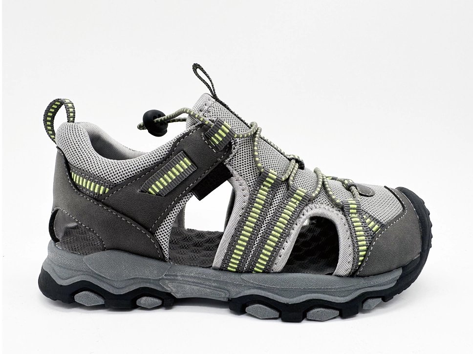 Sommerliche atmungsaktive Materialien, rutschfeste, stoßdämpfende Jungen-Sandalen